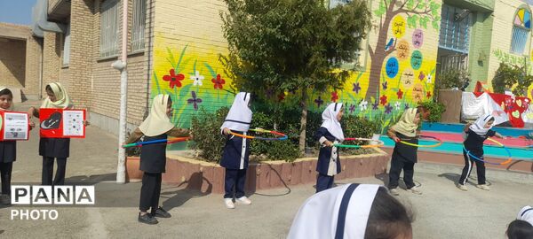 ۷ مهر؛ آموزش ایمنی و آشنایی با فداکاری آتش‌نشانان در دبستان فرزانگان