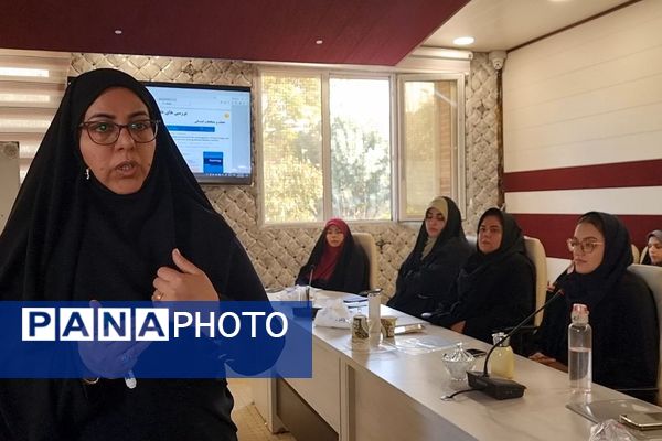 برگزاری کارگاه‌های آموزشی «زیست عفیفانه» و «مهارت‌های فرزندپروری» ویژه رابطین امور بانوان کهریزک 
