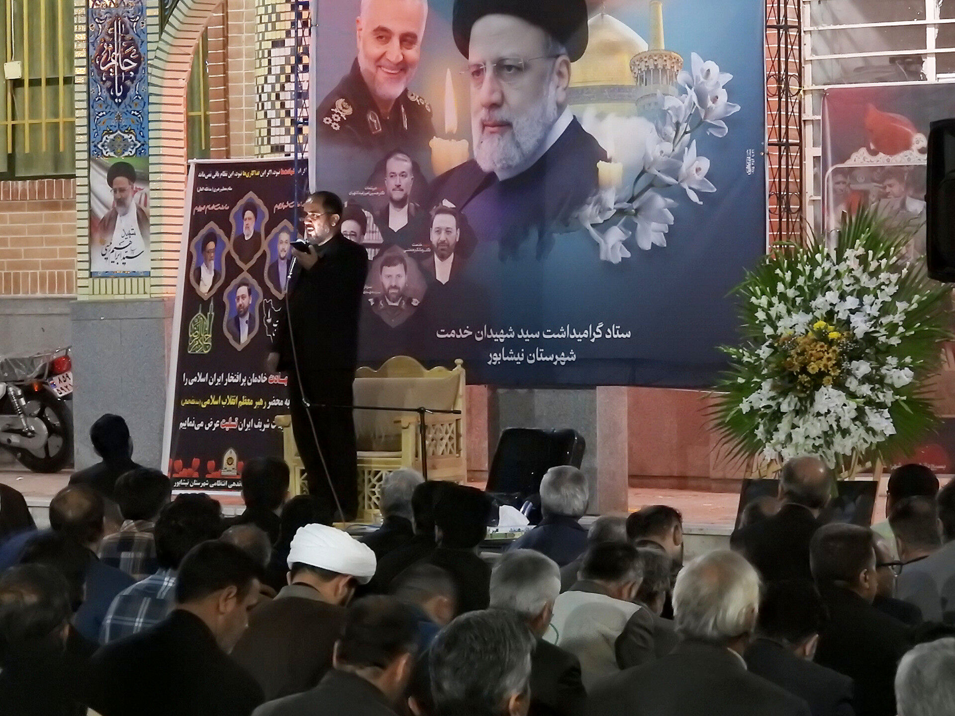 اجتماع بزرگ عزاداران شهدای خدمت در گلزار شهدای نیشابور