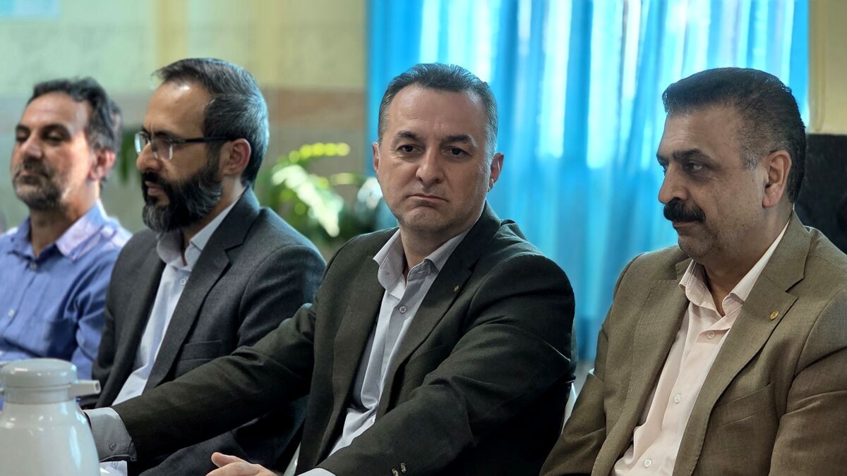 نشست شبکه همیار مدیران تحولی با حضور مسئولان استانی در قائم‌شهر برگزار شد