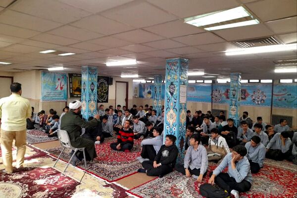 سلسله جلسات گفتمان دینی و مشاوره خانواده در هنرستان موفقیان