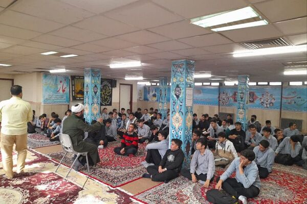 سلسله جلسات گفتمان دینی و مشاوره خانواده در هنرستان موفقیان