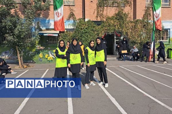 هنرنمایی دانش‌آموزان در رشته‌های ورزشی به‌مناسبت هفته تربیت‌بدنی در ناحیه 2 شهرری 