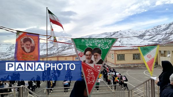 طنین چهل و هفتمین زنگ انقلاب در مدارس شهرستان هوراند