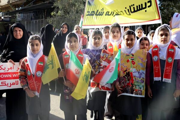 فریاد مرگ بر آمریکا در کوهدشت ؛ حماسه حضور دانش آموزان در سیزده آبان