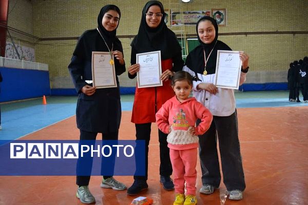 برگزاری مسابقه دو و میدانی در بهارستان‌2