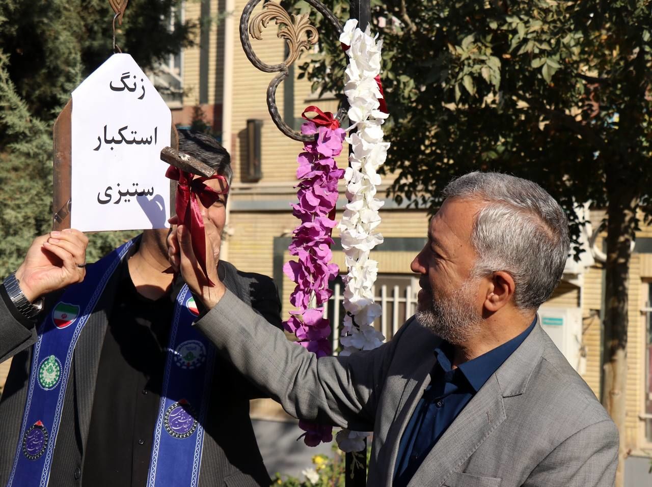 برگزاری یادواره وطن یار همزمان با نواخته شدن زنگ استکبارستیزی 