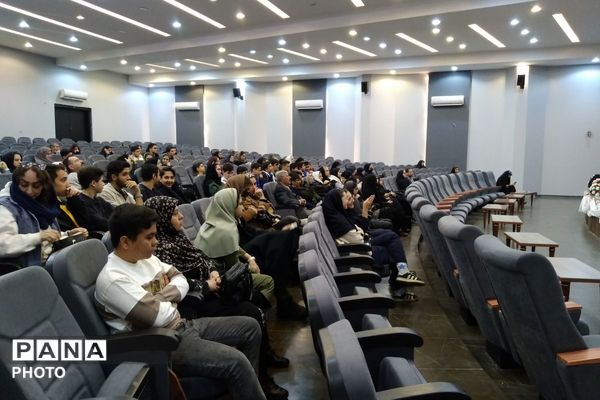 تقدیر از برگزیدگان استانی و منطقه‌‌ای مسابقات علمی پژوهشی 