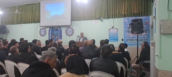 جلسه آموزش خانواده ویژه والدین پایه‌های دهم و یازدهم در دبیرستان شاهد ابوذر غفاری 