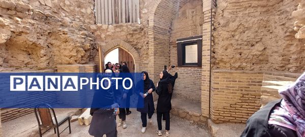 بازدید دانش‌آموزان از کارخانه آلومینای جاجرم و قلعه جلال الدین شهرستان گرمه