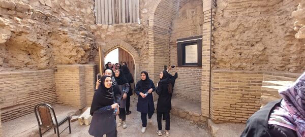 بازدید دانش‌آموزان از کارخانه آلومینای جاجرم و قلعه جلال الدین شهرستان گرمه