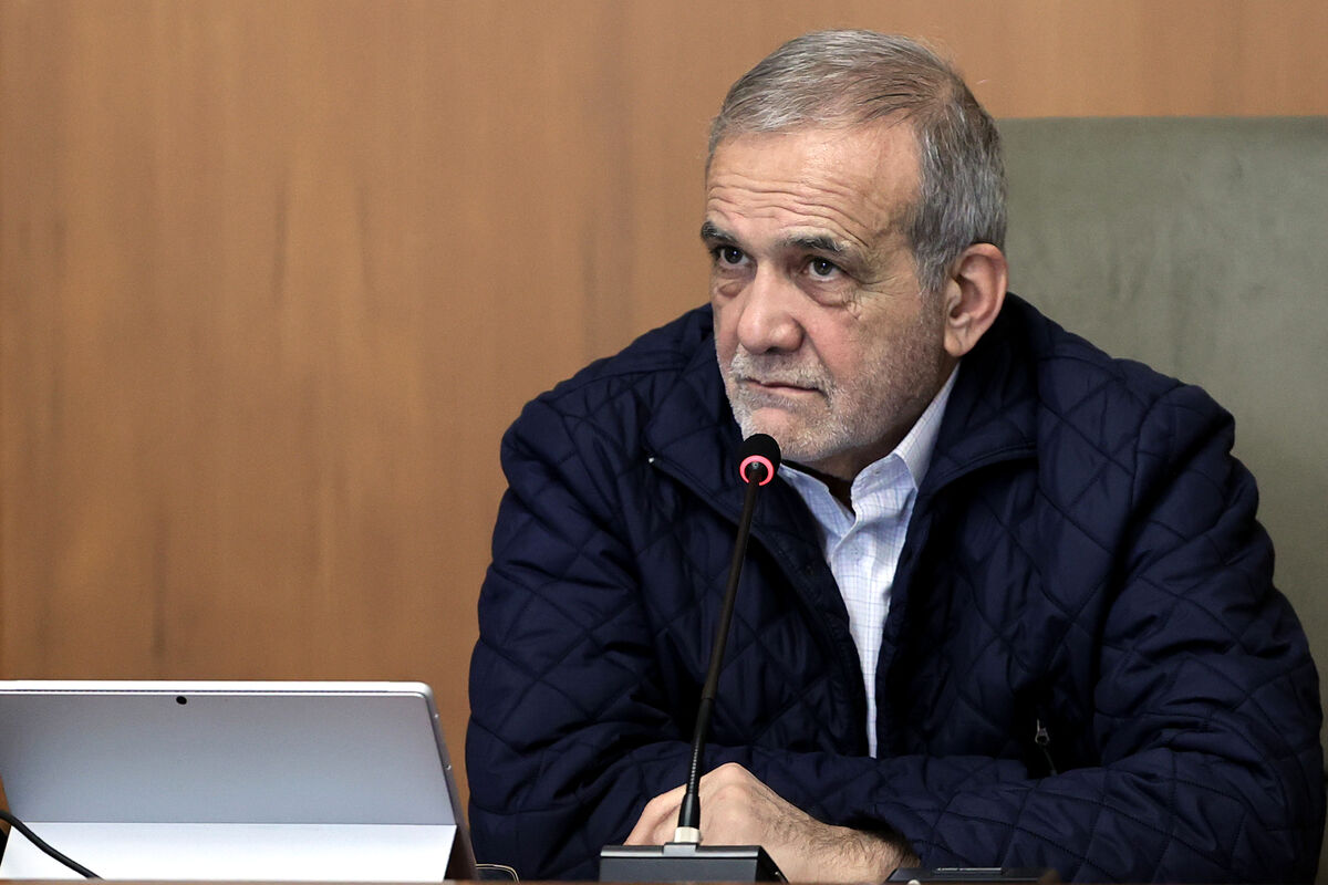 تأکید پزشکیان بر ضرورت اطلاع‌رسانی از اقدامات دستگاه‌های مسئول در مبارزه با قاچاق کالا و سوخت
