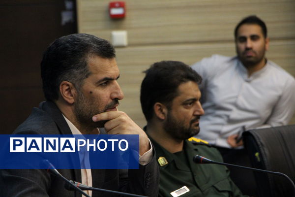 نشست ستاد ساماندهی امور جوانان استان یزد به ریاست استاندار  یزد