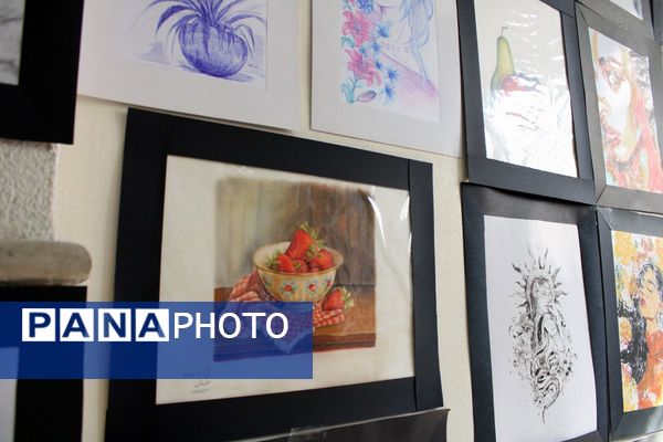 نمایشگاه آثار هنرجویان هنرستان فنی‌وحرفه‌ای دخترانه آفرینش پردیس
