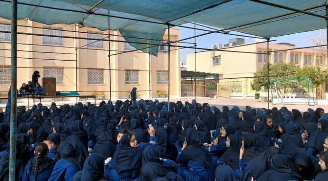 نوای آرامش در دبیرستان جوادی با طنین موسیقی سنتی 