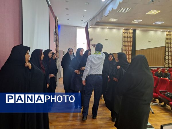 کارگاه آموزشی و توجیهی مربیان پیشتاز تربت حیدریه 