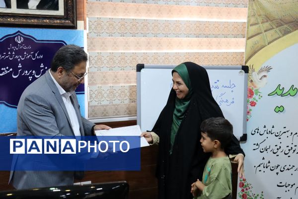 تجلیل از ۴۰ معلم برگزیده قرآن و عترت منطقه ۱۴ تهران در جشن باشکوه غدیر