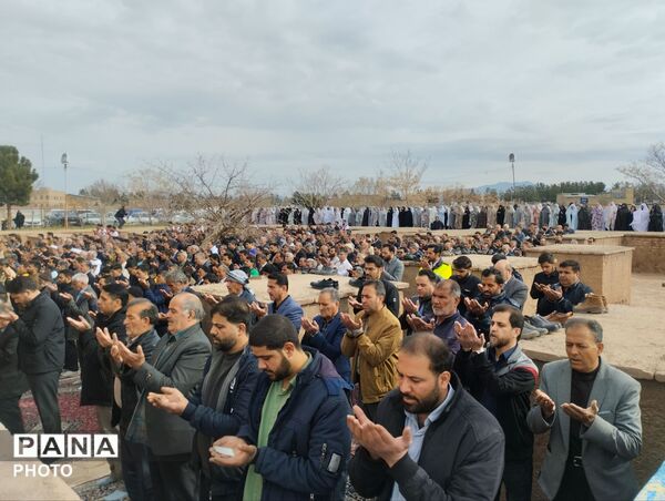 اقامه نماز بندگی در مسجد جامع تاریخی شهر رشتخوار