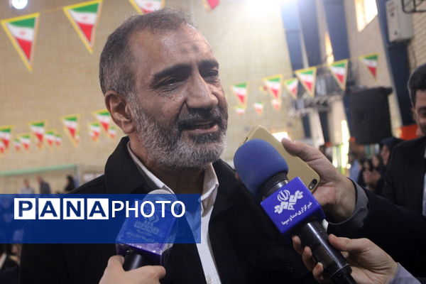 نواختن زنگ آغاز سال تحصیلی در دبیرستان شهیده سهام خیام  شاهد بوشهر