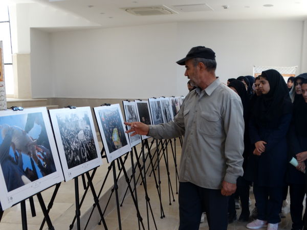 بازدید دانش‌آموزان از موزه دفاع مقدس شهرکرد