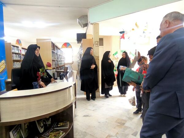 بازدید عوامل اجرایی دبستان شهید پسندیده از کتابخانه فدک فدافن