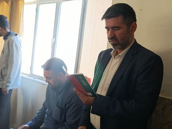 زمزمه‌های عاشورایی دانش‌آموزان در نمازخانه هنرستان شیخ‌الرئیس