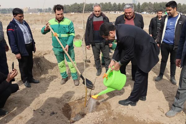 دانشگاه سبز می‌اندیشد