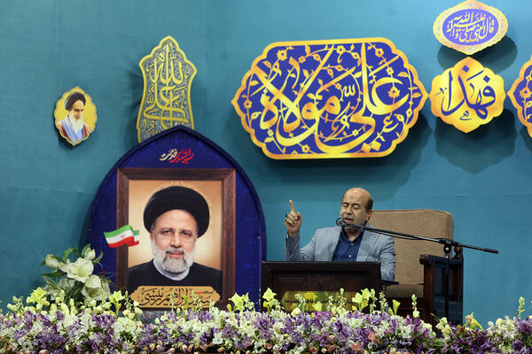 مراسم اربعین شهدای خدمت از سوی رهبر معظم انقلاب در قم 