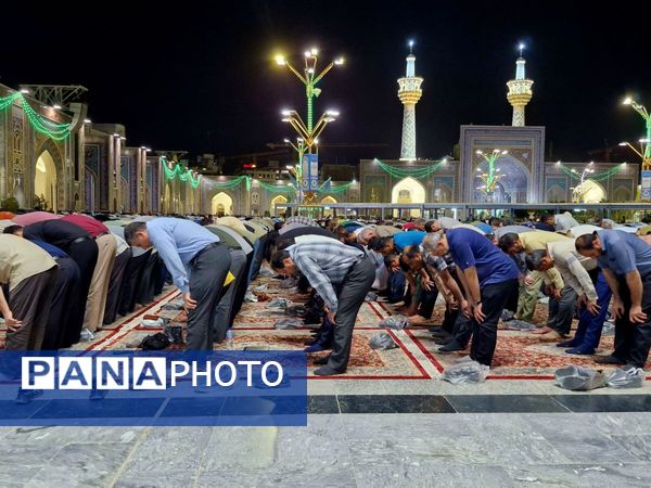 برگزاری نماز آیات در حرم امام رضا (ع) 