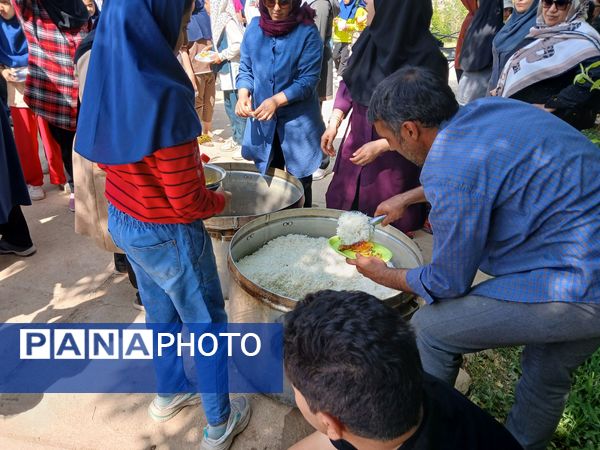 اردوی دانش‌آموزان مدرسه هیأت امنایی ضحی ۲ در روستای زوارم شیروان