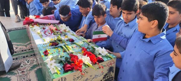 استقبال مدارس دشتی از شهید گمنام