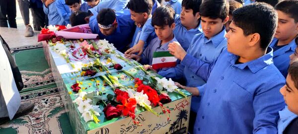 استقبال مدارس دشتی از شهید گمنام