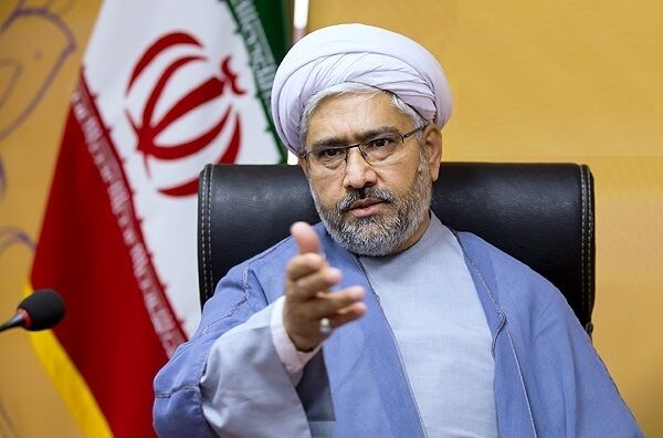 دین و شناخت نسبت به یکدیگر از عناصر خوشبختی در خانواده است
