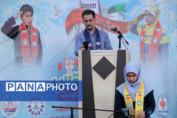 بهارستان دو صحنه همفکری، همدلی و همکاری پیشتازان در همایش یاوران انقلاب