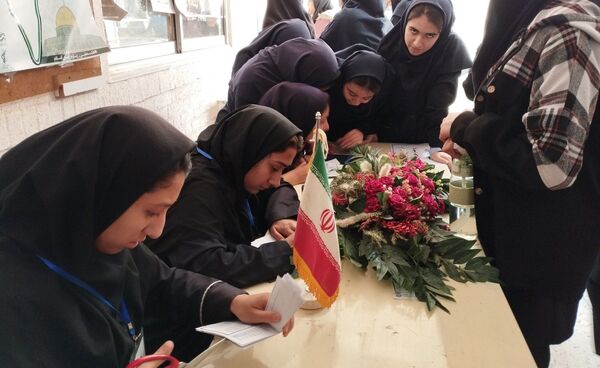  انتخابات شورای دانش‌آموزی در هنرستان کاردانش حافظ