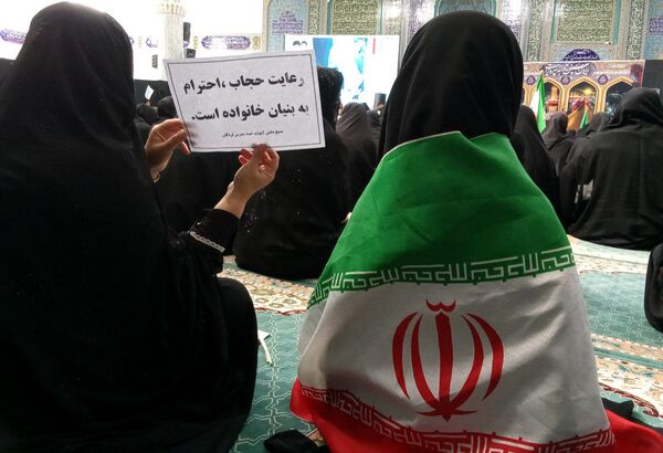 همایش مدافعان حریم خانواده در لردگان 