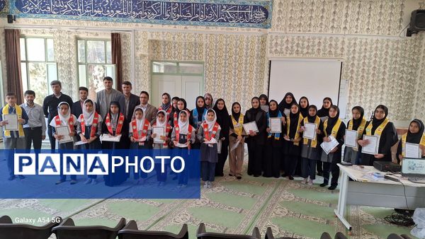 تجلیل از دانش‌آموز خبرنگاران پانا در لردگان