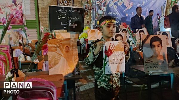 چهلمین روز شهادت رهبر شهید و دانش‌آموزان مدرسه شجره طیبه میناب