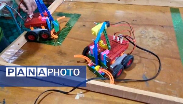 مسابقه ربات‌های ساخته شده توسط هنرجویان کلاس رباتیک کانون فرهنگی تربیتی رضوان