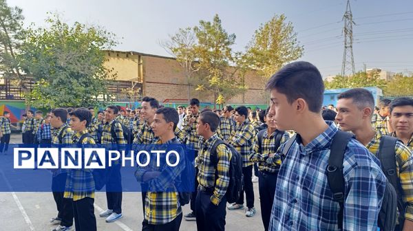 شروع سال تحصیلی در دبیرستان متوسطه اول عبدالحسین قفلی