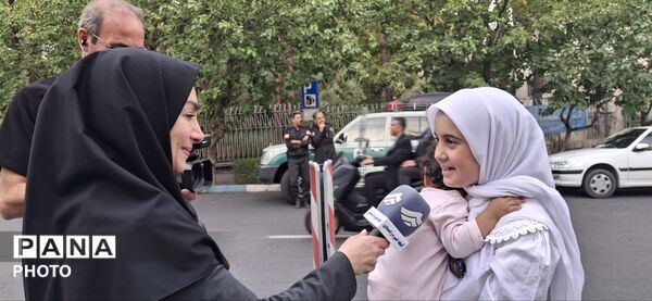 تهران غرق در شادی کودکان؛ این‌بار دانش‌آموزخبرنگار پانا، سوژه خبر شد
