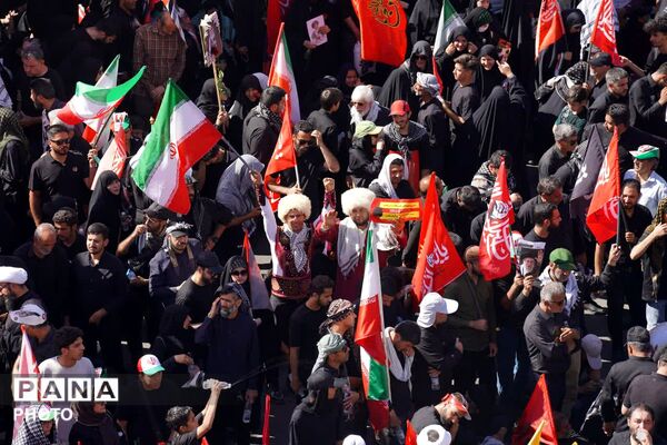 حماسه وفاداری بیعت در پایتخت معنوی ایران؛ بدرقه میلیونی آقای شهید ایران در مشهد مقدس 