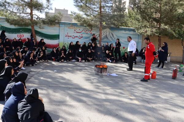 آموزش رایگان اطفای حریق برای ۹۹ دانش‌آموز ماهدشت کرج
