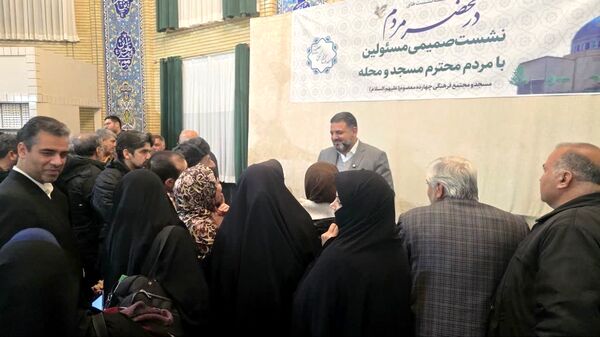 نشست صمیمی مسئولان با اهالی مسجد و محله فلاحی مشهد