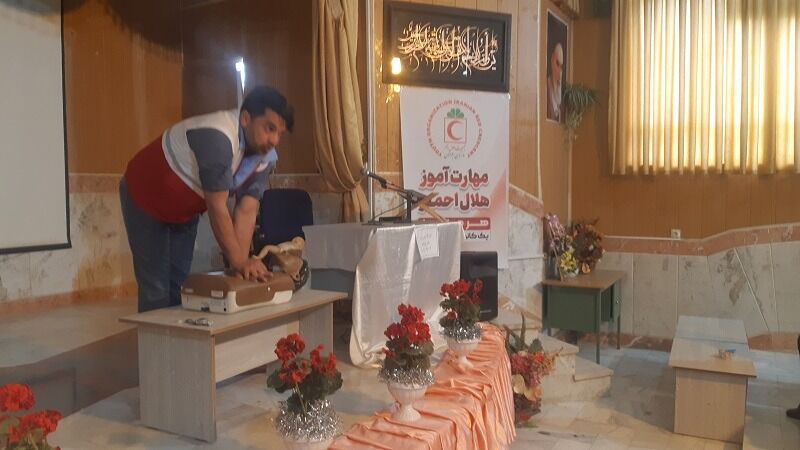 برگزاری کارگاه طرح ماهر هلال احمر در کانون سمیه شهرستان شیروان