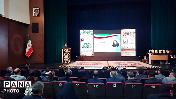 تقدیر از معلمان نمونه در لرستان و تجلیل از خانواده شهدای معلم