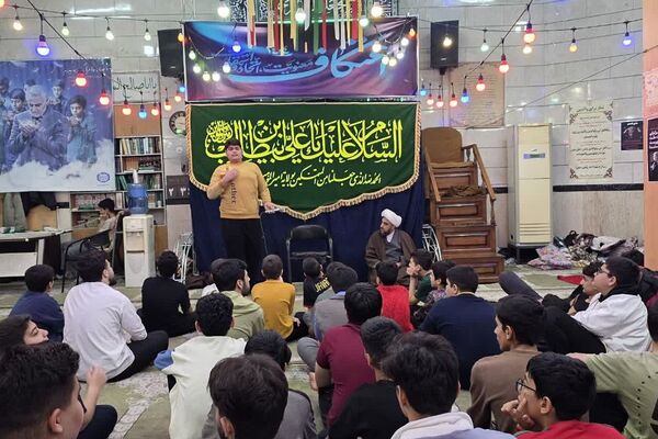 بازدید معاون پرورشی و تربیت بدنی ناحیه دو شهرری از مراسم اعتکاف دانش آموزی 