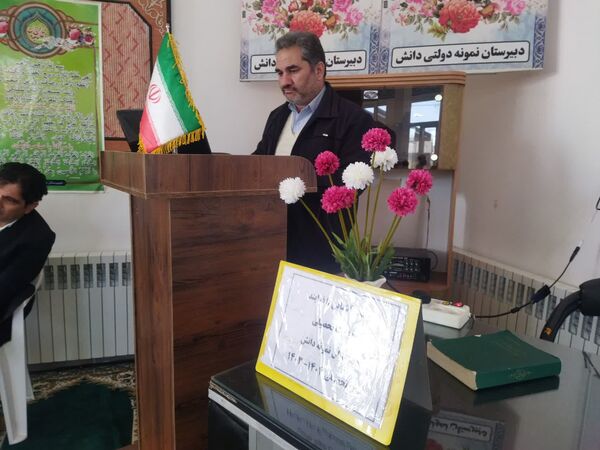 دومین جلسه هدایت تحصیلی پایه نهم دبیرستان نمونه دانش کاشمر
