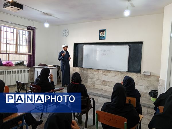 گفتمان دینی در دبیرستان دخترانه فاطمیه کاشمر