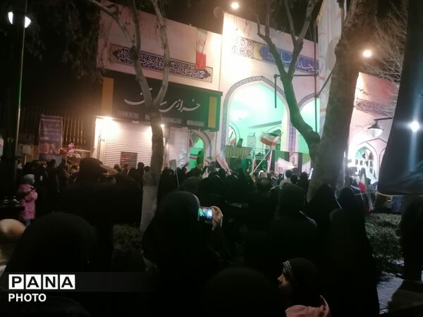 اجتماع بزرگ مردم مشهد در مساجد در شب شهادت رهبر شهید انقلاب 
